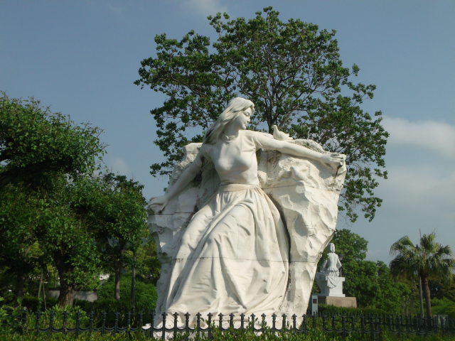 Escultura no Parque da Paz em Nagasaki. Foto: Dulce Moraes